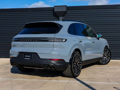 New 2025 Porsche Cayenne image 7