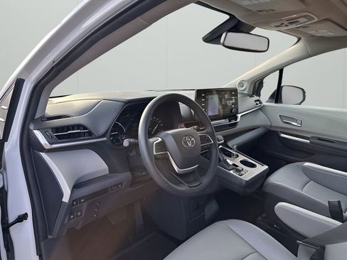 Used 2024 Toyota Sienna XLE w/ XLE Plus Package image 26