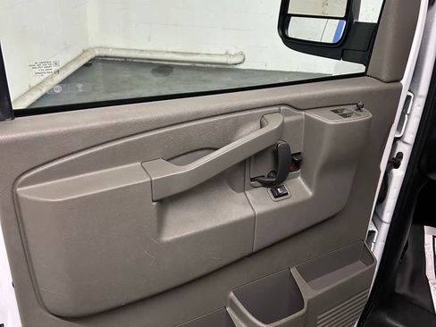 Used 2022 Chevrolet Express 3500 LS RWD image 8