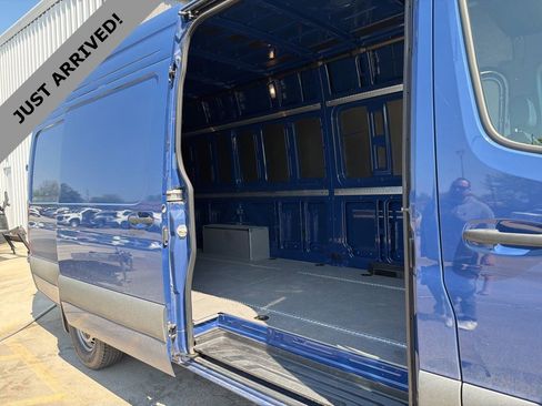 Used 2024 Mercedes-Benz Sprinter 2500 image 14