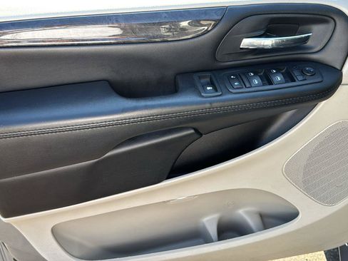 Used 2019 Dodge Grand Caravan SE FWD image 8