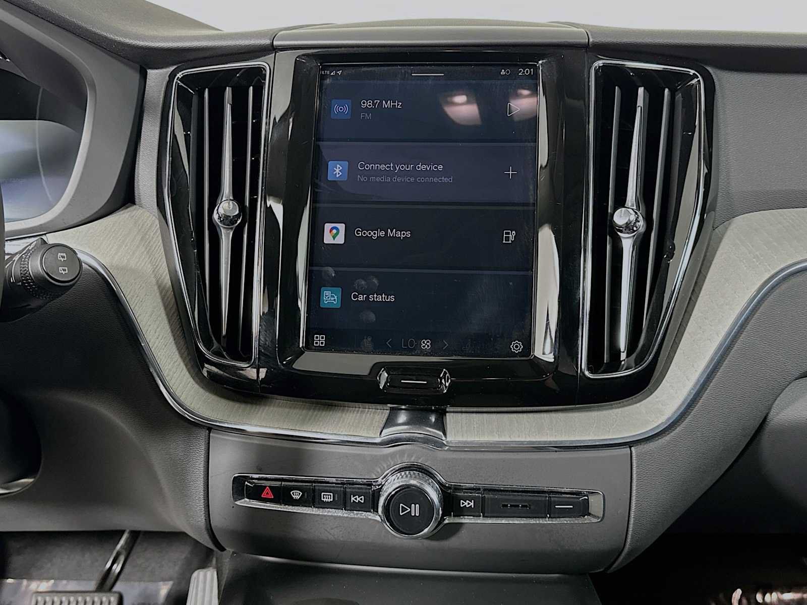 Certified 2025 Volvo XC60 T8 Plus w/ Protection Package Premier AWD/4WD image 13