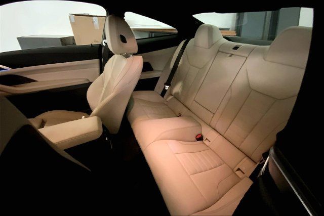 Used 2024 BMW 430i Coupe w/ Premium Package RWD image 12