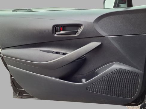 Used 2025 Toyota Corolla LE image 18