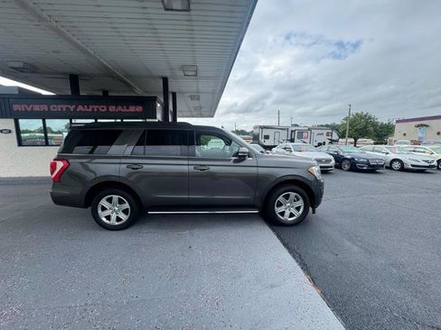 Used 2019 Ford Expedition XLT w/ Equipment Group 202A AWD/4WD image 2