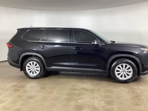 Used 2024 Toyota Grand Highlander AWD image 4