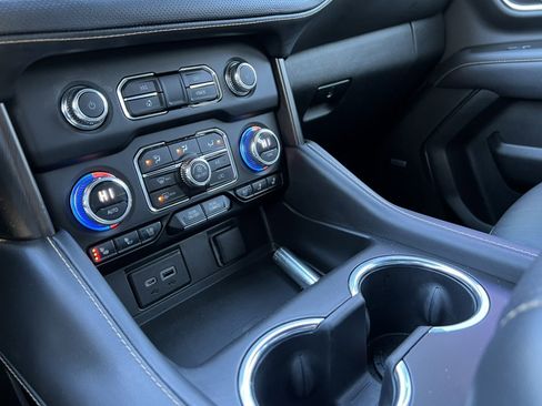 Used 2023 GMC Yukon XL AT4 image 32