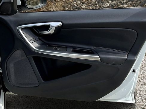 Used 2015 Volvo S60 T5 Platinum image 23