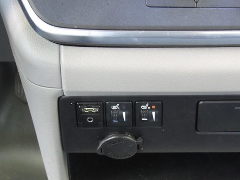 Used 2015 Toyota Sienna XLE w/ XLE Navigation Package AWD/4WD image 33