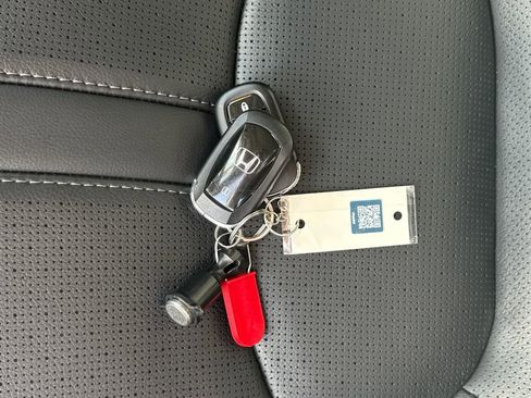 Used 2025 Honda Pilot Elite image 29