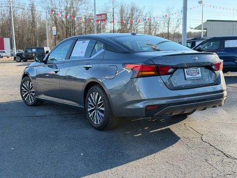 Used 2025 Nissan Altima 2.5 SV image 3