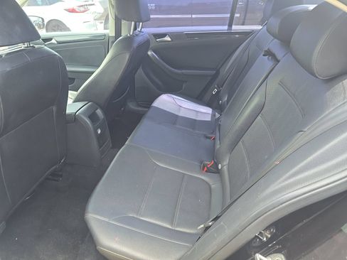 Used 2017 Volkswagen Jetta SEL FWD image 10