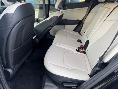 Certified 2025 Kia Sportage EX image 10