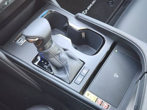 New 2025 Lexus ES 300h w/ Premium Package image 17