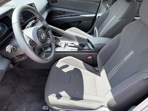 Certified 2025 Hyundai Elantra Sport FWD image 9