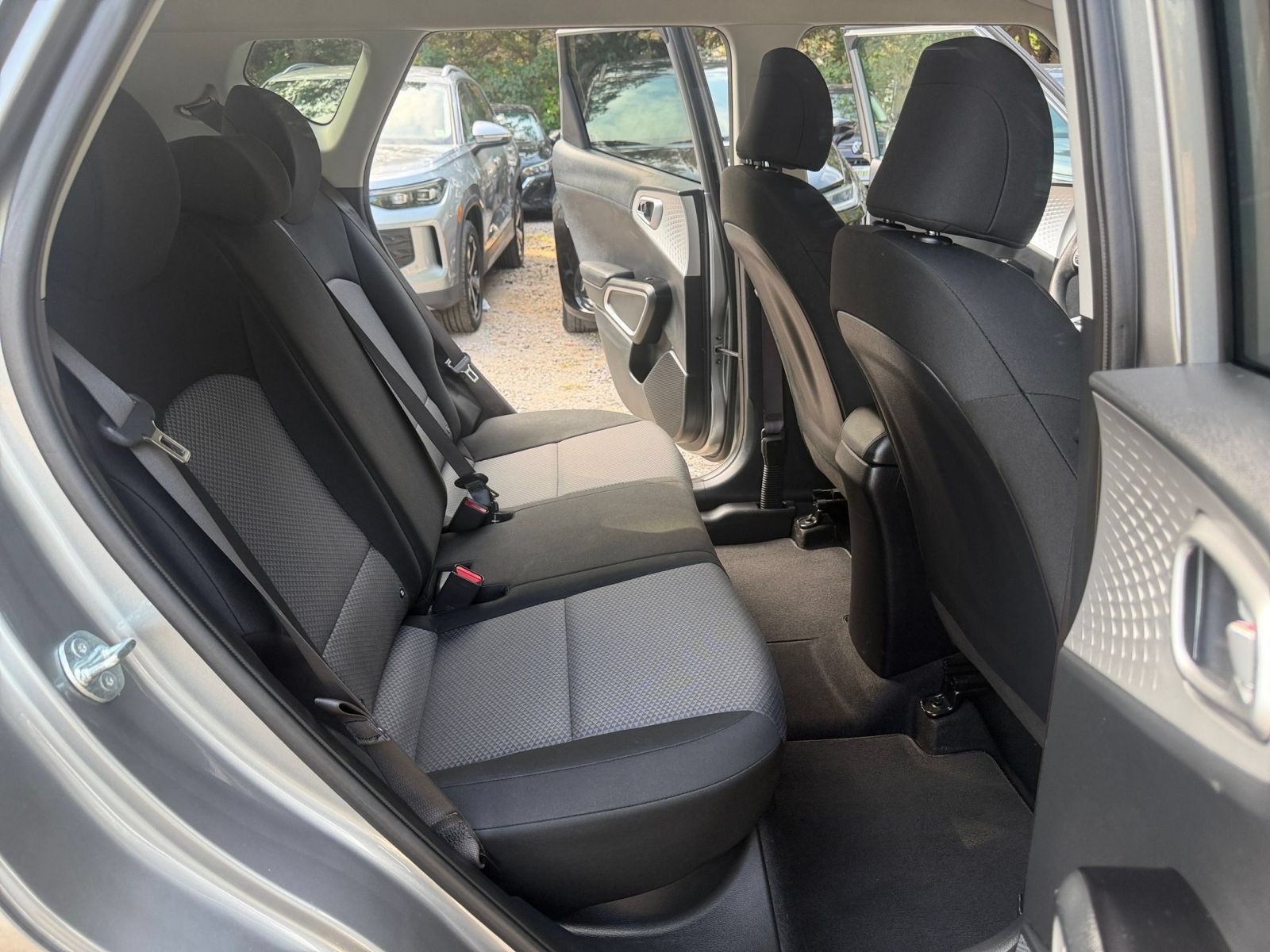 Used 2025 Kia Soul LX w/ LX Technology Package FWD image 35