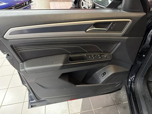 Used 2020 Volkswagen Atlas Cross Sport SEL R-Line image 21