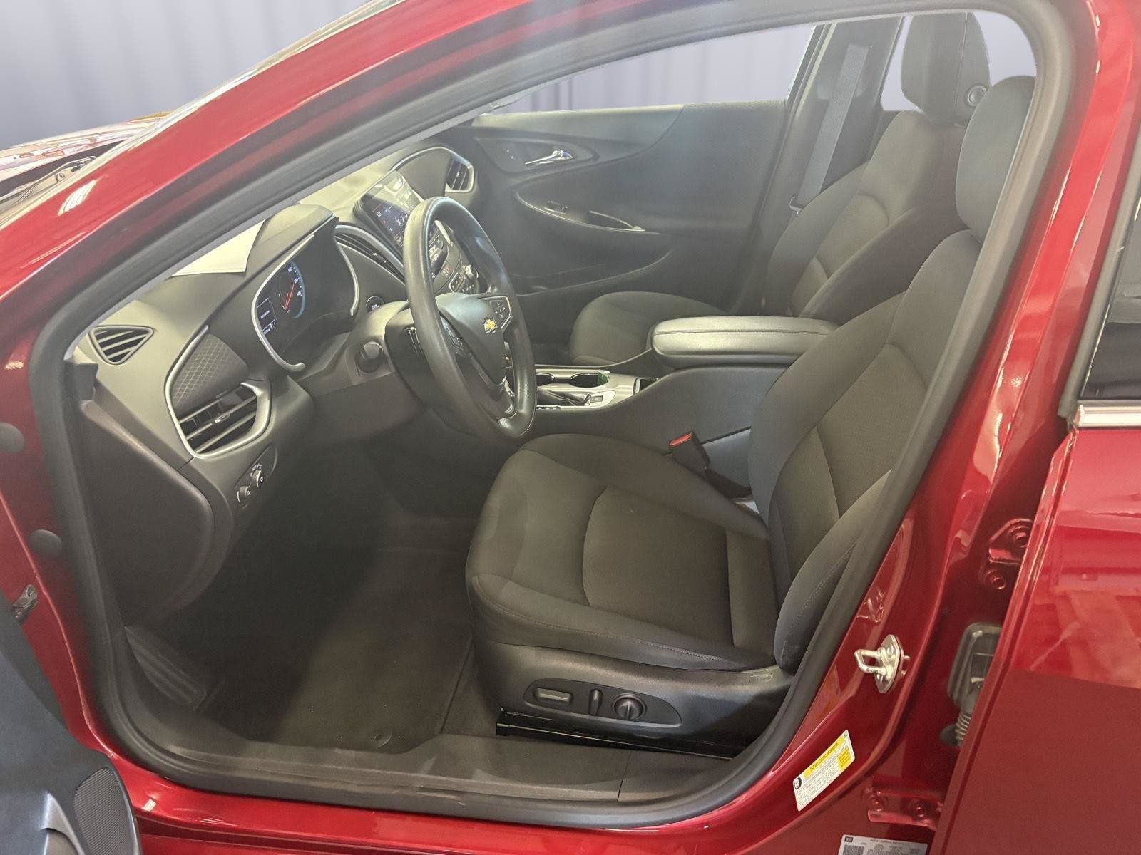 Used 2025 Chevrolet Malibu LT FWD image 25