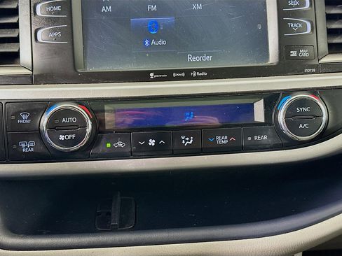 Used 2016 Toyota Highlander XLE image 22