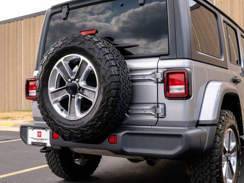 Used 2018 Jeep Wrangler Unlimited Sahara w/ Cold Weather Group AWD/4WD image 13
