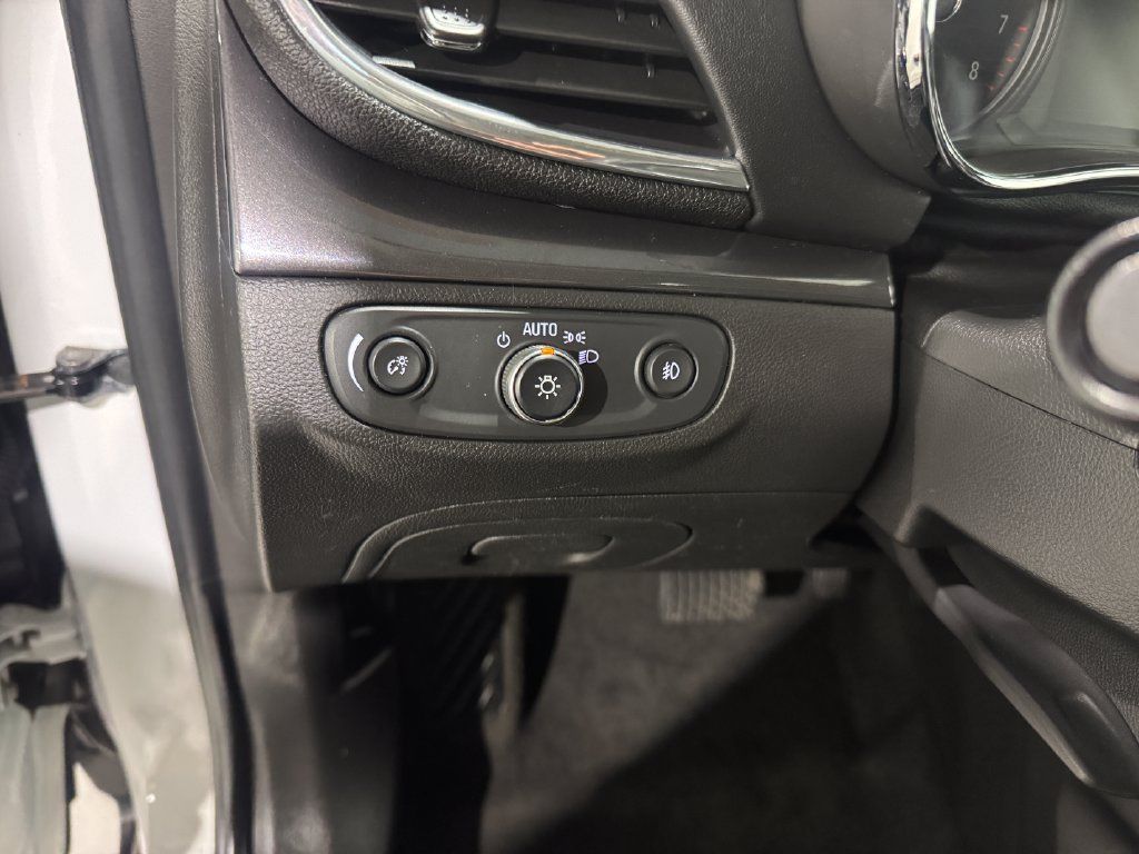 Used 2019 Buick Encore Essence FWD image 33