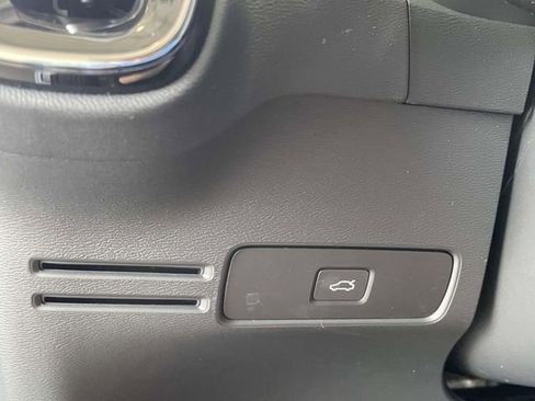 Used 2026 Volvo XC40 B5 Plus w/ Protection Package Premier AWD/4WD image 30