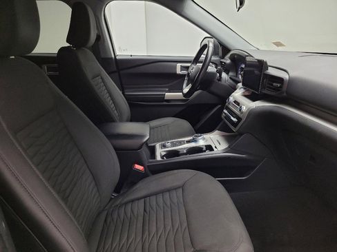 Used 2021 Ford Explorer XLT image 21