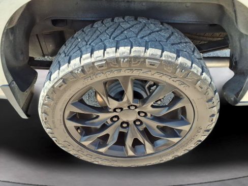 Used 2024 Chevrolet Silverado 1500 LT w/ Z71 Off-Road Package AWD/4WD image 10