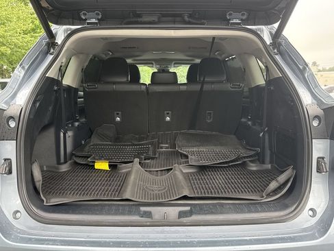 Used 2021 Toyota Highlander XLE AWD/4WD image 21