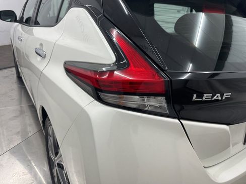 Used 2018 Nissan Leaf SV w/ SV Technology Package FWD image 12