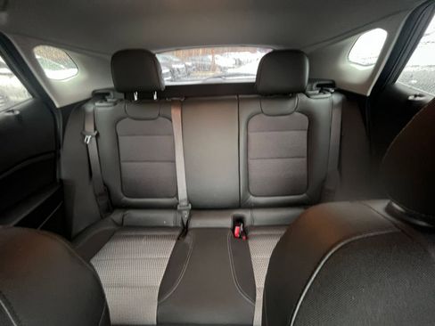 Used 2025 Chevrolet Trax LT image 32