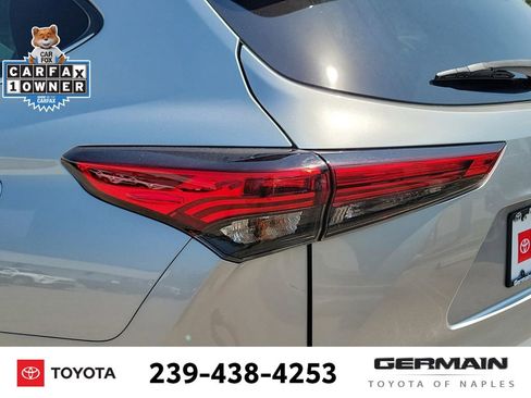 Certified 2021 Toyota Highlander Limited FWD image 17