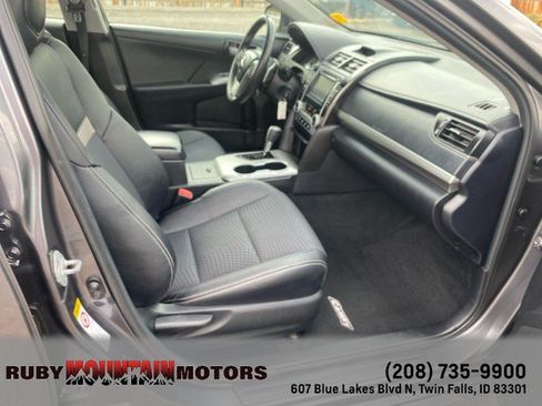 Used 2013 Toyota Camry SE w/ Preferred Accessory Pkg FWD image 32