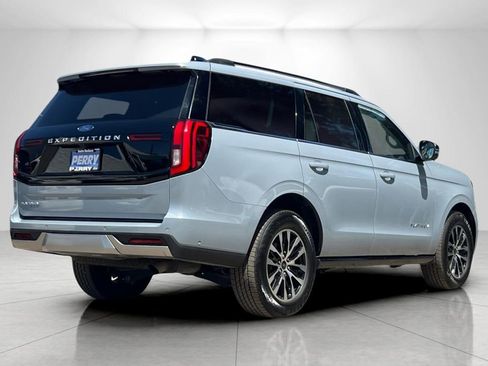 Used 2025 Ford Expedition Platinum AWD/4WD image 4