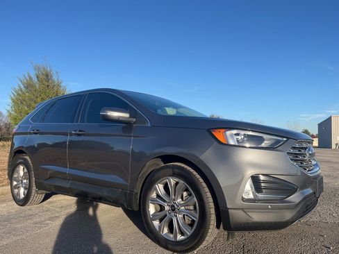 Used 2024 Ford Edge Titanium image 3
