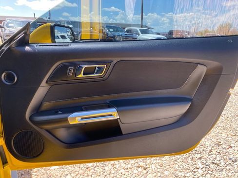 Used 2017 Ford Mustang Coupe RWD image 16