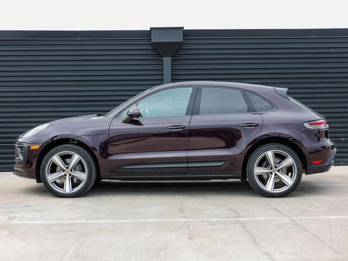 Certified 2025 Porsche Macan image 2