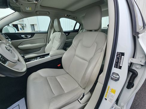 Used 2020 Volvo S60 T5 Momentum FWD image 22