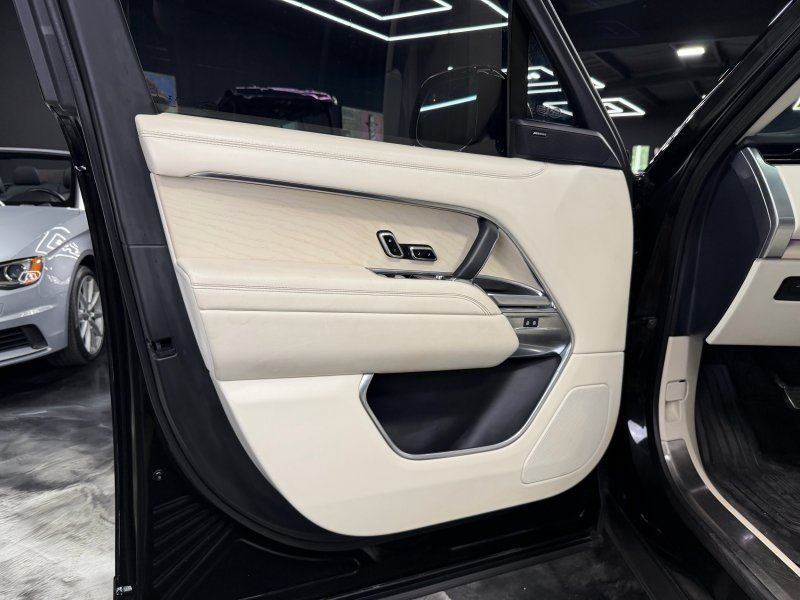Used 2024 Land Rover Range Rover SE AWD/4WD image 23