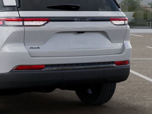 New 2025 Jeep Grand Cherokee Laredo image 13