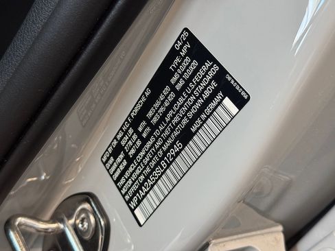 Certified 2025 Porsche Macan Turbo image 30