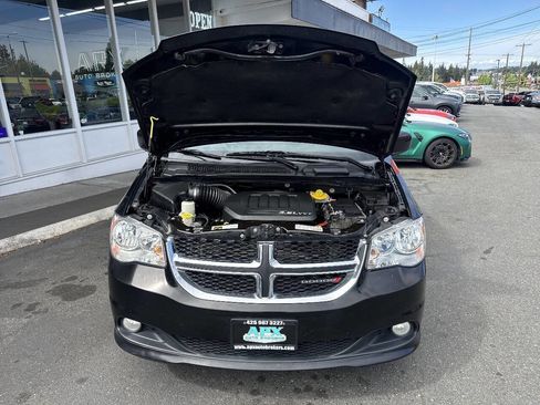 Used 2017 Dodge Grand Caravan SXT FWD image 11