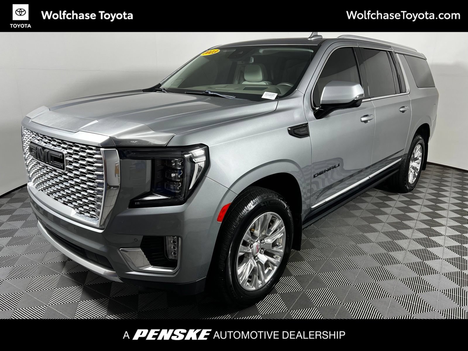 Used 2023 GMC Yukon XL Denali AWD/4WD image 1