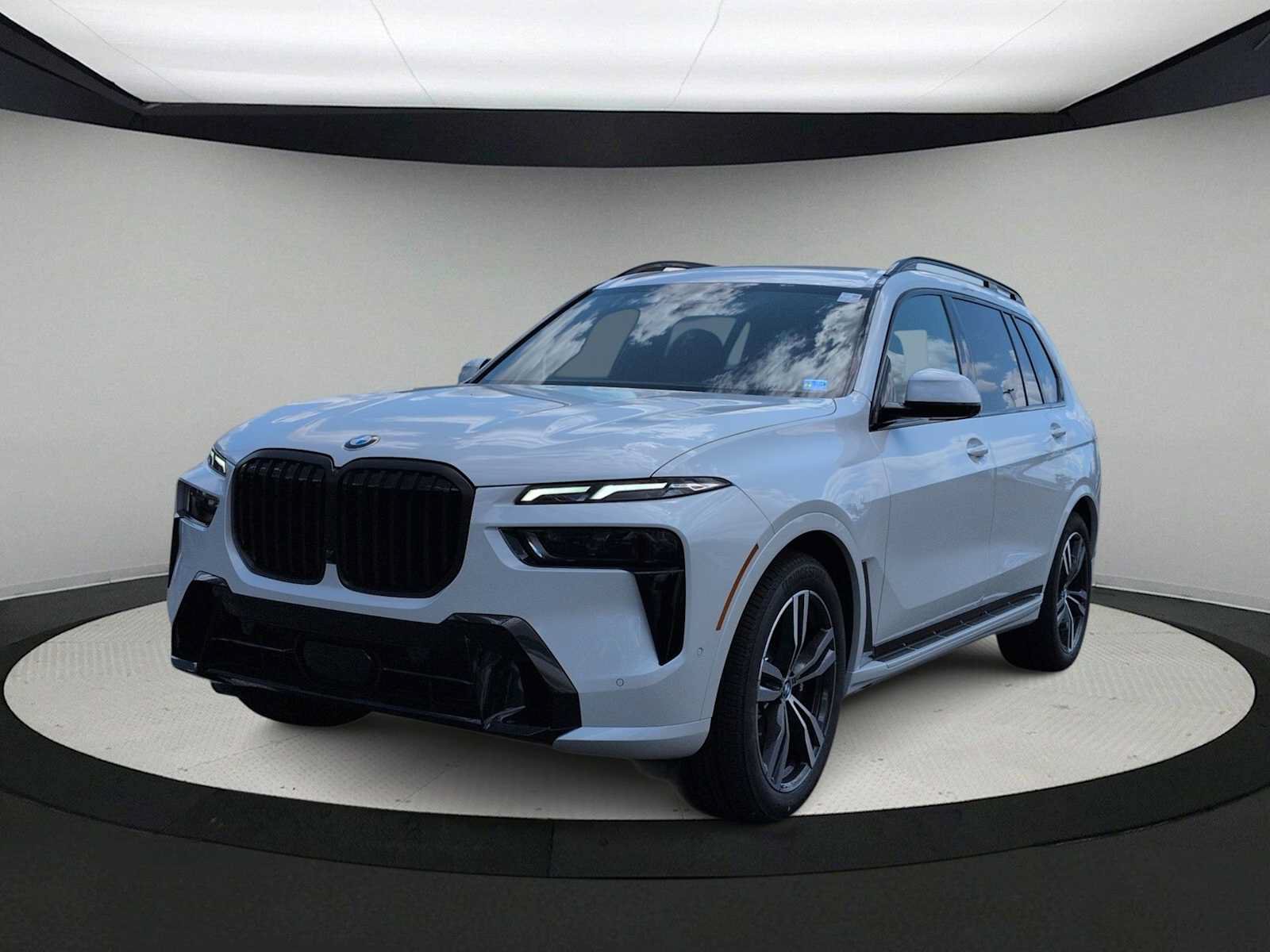 Used 2027 BMW X7 xDrive40i w/ Executive Package AWD/4WD image 4