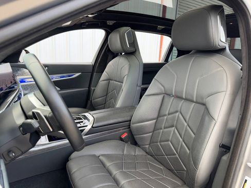 Used 2023 BMW i7 xDrive60 image 50