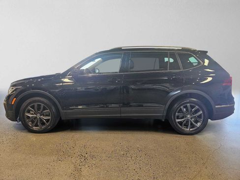 Used 2023 Volkswagen Tiguan SE w/ Panoramic Sunroof Package FWD image 6