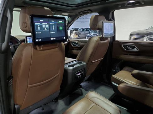 Used 2021 Chevrolet Suburban High Country w/ Premium Package RWD image 26
