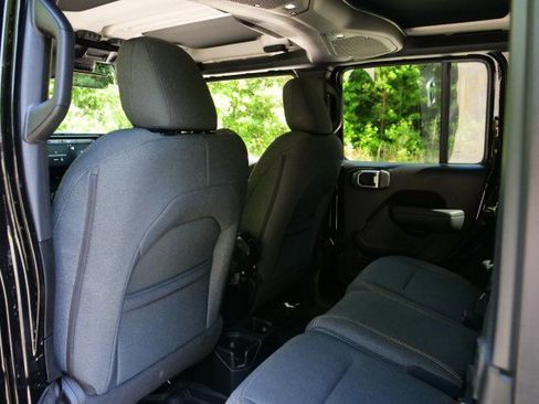 Used 2024 Jeep Wrangler Unlimited Sport w/ Convenience Group AWD/4WD image 33