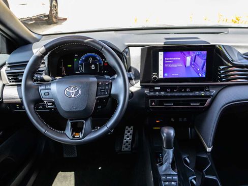 Used 2025 Toyota Camry SE image 23