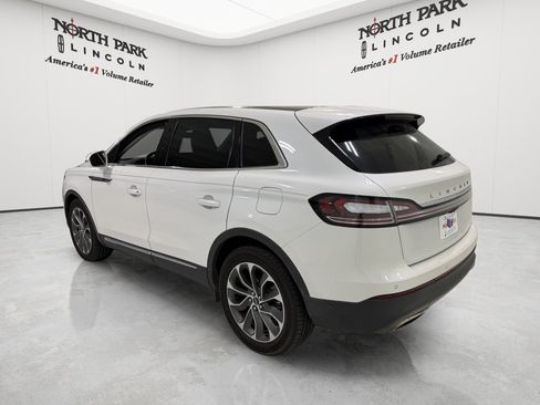 Used 2022 Lincoln Nautilus Reserve w/ Equipment Group 201A FWD image 3